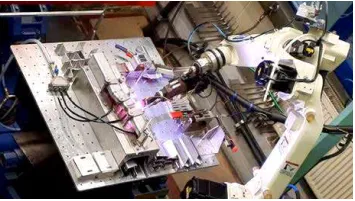 Robot- WIG- und MIG-Schweißanlage AVP 300